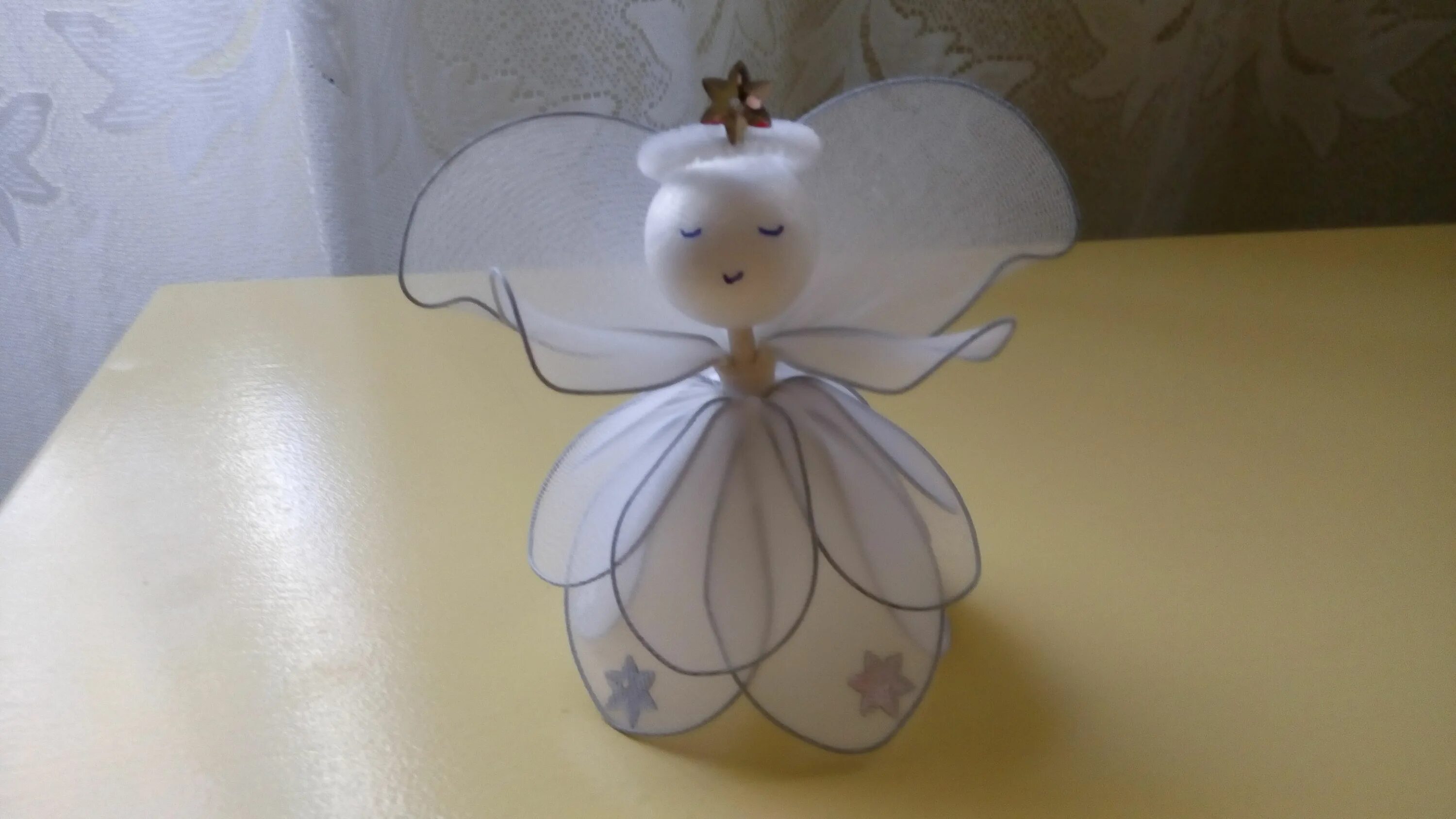 рождественский ангел из глиттерного фоамирана. поделка ангелочек. ангелок своими руками из фоамирана. новогодние ангелочки из фоамирана. ангел из фоамирана.