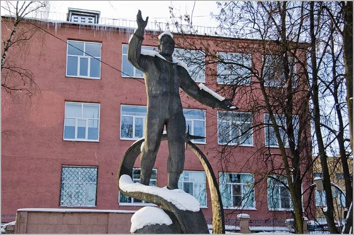 гагаринское училище люберцы. памятник гагарину люберцы э. гагарин статуя люберцы. памятник гагарину в ижевске аксион. музей и памятник гагарину люберцы.