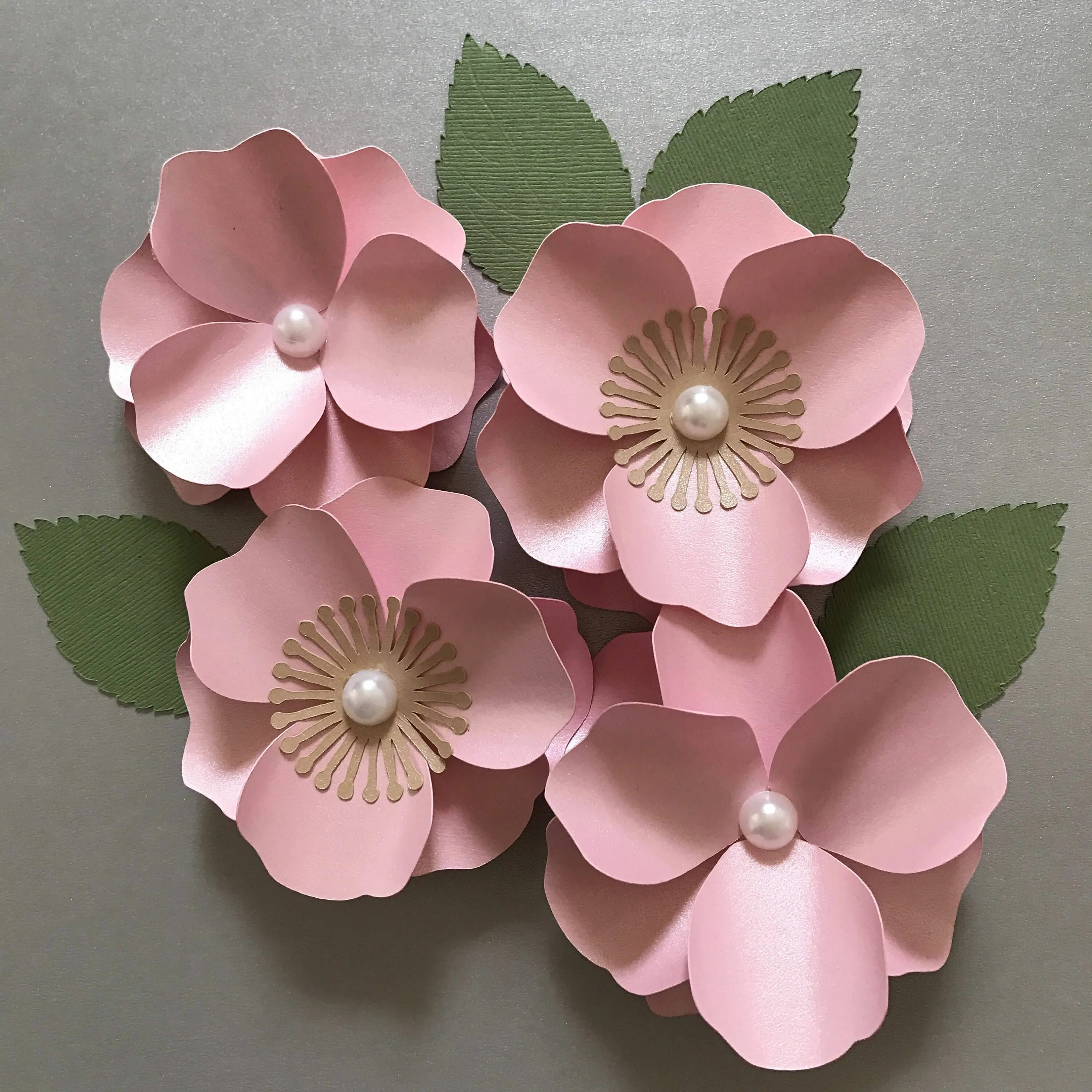 Изготовление цветов из бумаги своими руками. Цветы бумажные. Объемные цветы из бумаги. Обьемныецветыизбьумаги. Красивые объемные цветы.