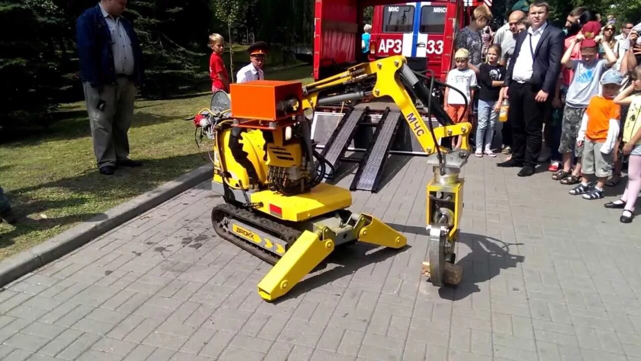 Роботы для обеспечения безопасности. Робот спасатель МЧС. Робототехнический комплекс МЧС России. Пожарный робот.
