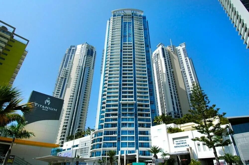 Голд-Кост. Отель «Chevron Renaissance Surfers Paradise Mid week Madness deal - q stay» в Голд-Кост. Голд-Кост центр города. Небоскреб «круг по Кавиллу» в Голд-Кост. Голд кост найтс 23