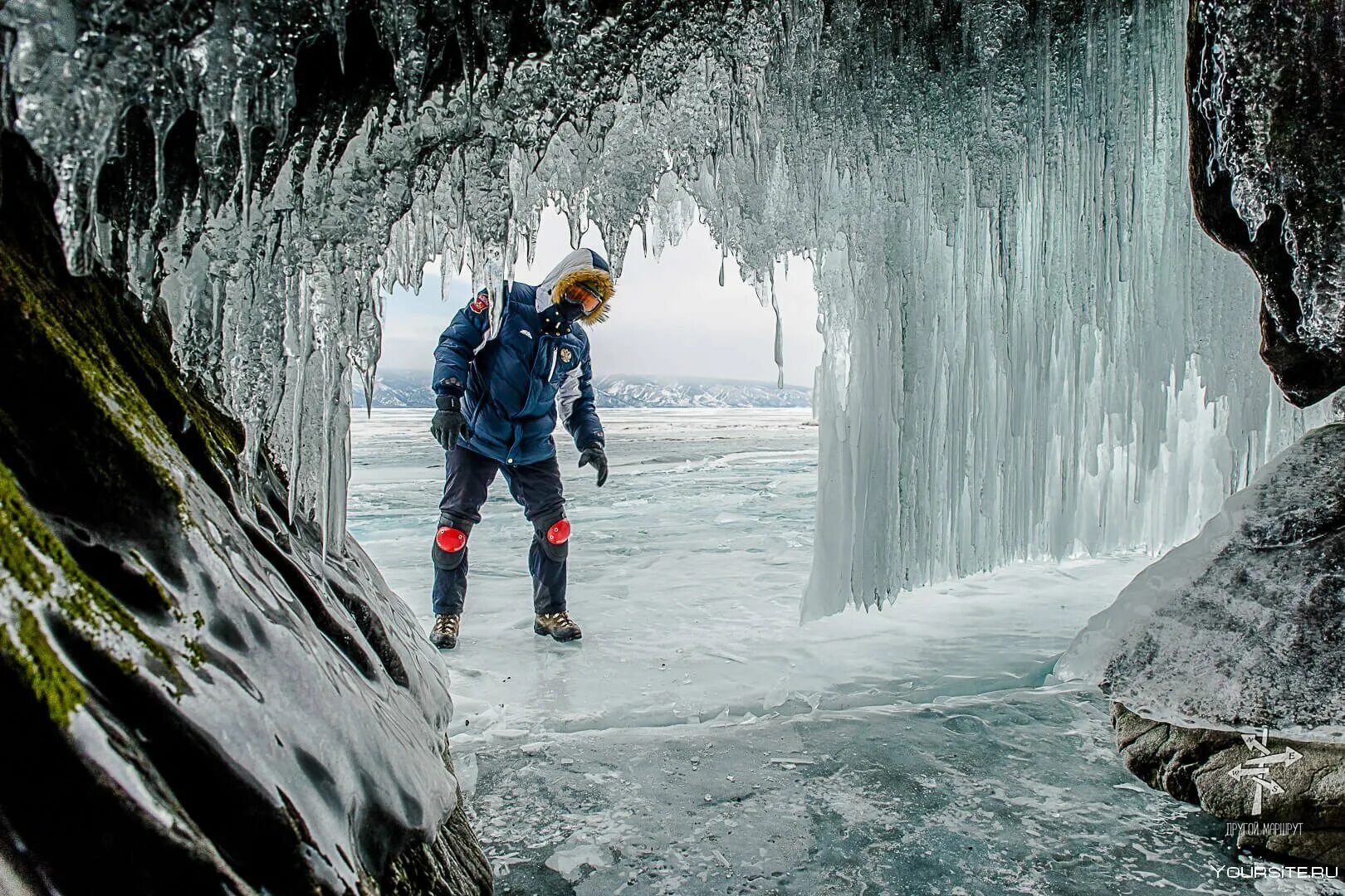 Замершее салсотто. Каток на озере Байкал. Ледяная пещера Ольхон Байкал. Байкальский лед Ольхон. Ольхон зимний лед.