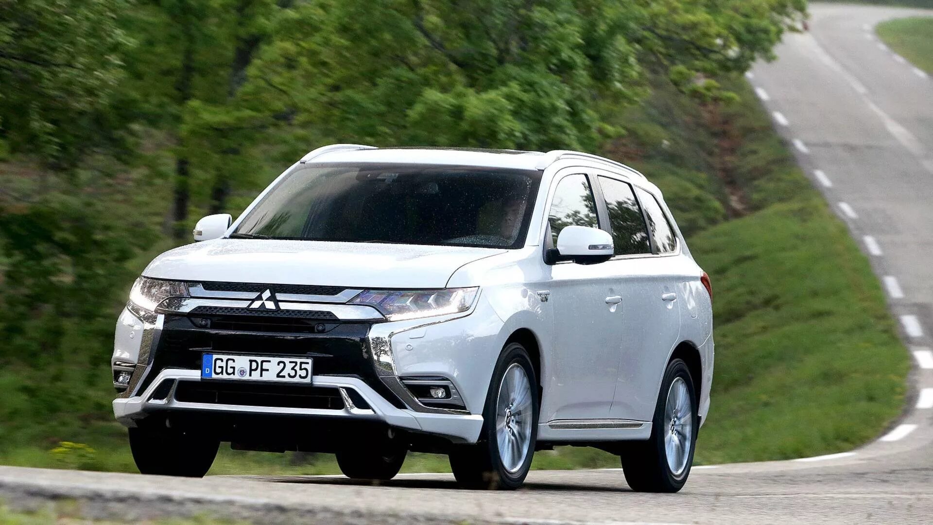 Mitsubishi outlander гибрид. Митсубиси аутлендер 3. Митсубиси аутлендер 2014 гибрид. Митсубиси аутлендер 2012г. Mitsubishi outlander проблемы.