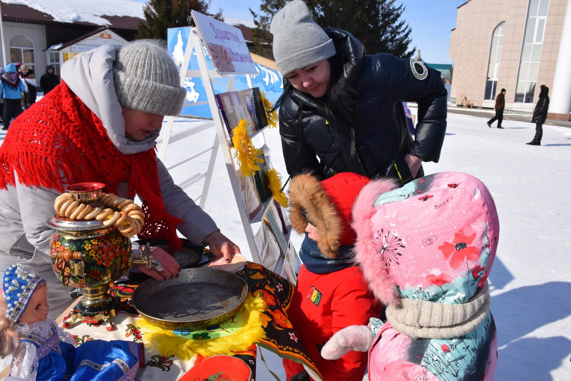 масленица на центральной площади ижевск. чучело масленицы в этномире. где пройдет масленица. где пройдет масленица.