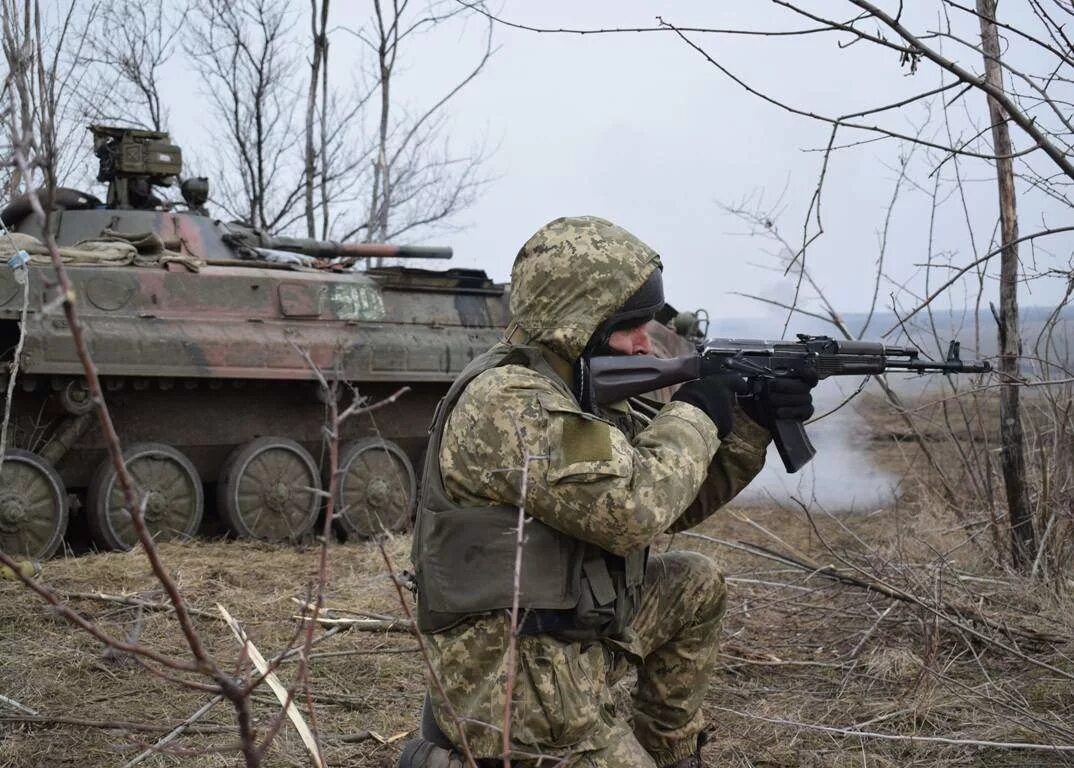 Новости донбасса новороссии вконтакте. Новороссия армия. Ополченцы Донбасса. АТО на Донбассе. Рации в Донбассе.