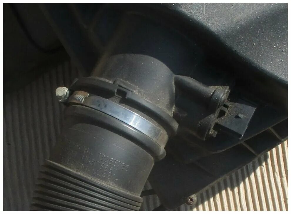 Дмрв 2123 bosch. Шеви нива датчик массового расхода воздуха bosch. Датчик массового расхода воздуха шевроле. Датчик расхода воздуха шевроле круз 1. Датчик воздуха авео т300.