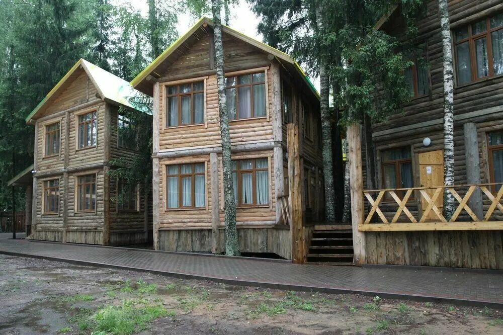Романтик лопотово. Романтик истринское водохранилище. База отдыха романтик истринское водохранилище. База отдыха романтика. База романтик истринское водохранилище.