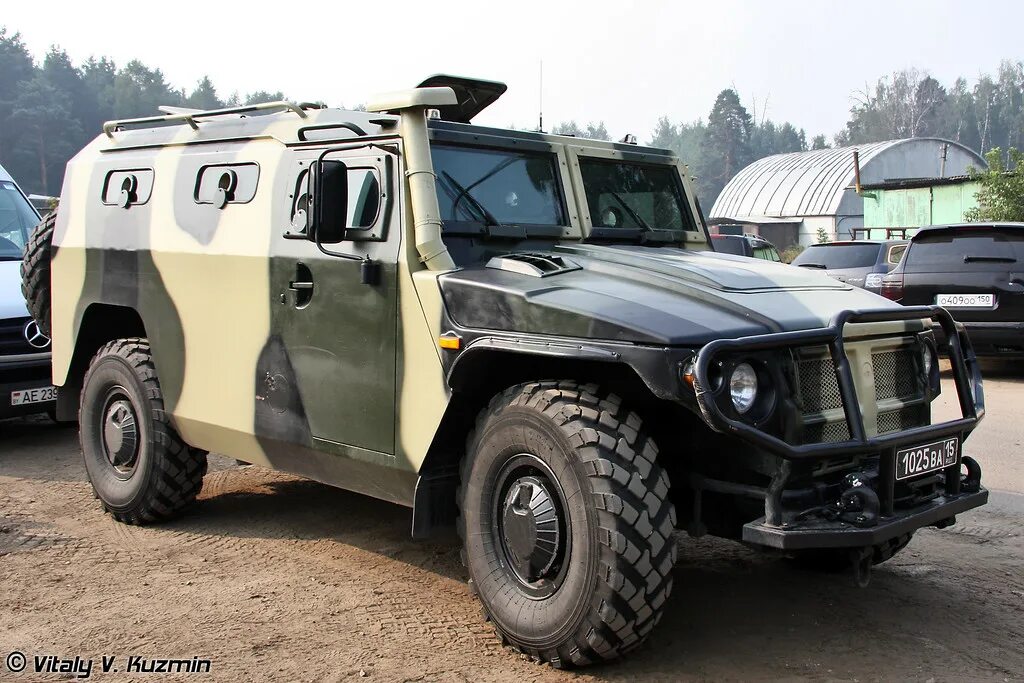 Гражданская версия автомобиля. ГАЗ 2330 тигр 2. Внедорожник «тигр» (ГАЗ-2330) Гражданский. ГАЗ 2330 тигр военный. ГАЗ 233036 тигр.