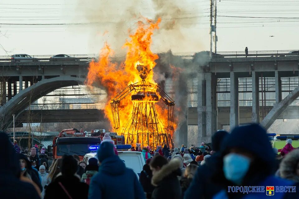 Масленица 2024 тюмень чучело. Масленица в Волгограде 2021 чучело. Сожжение Масленицы Солнечногорск. Сожжение Масленицы Волгоград. Масленица Волгоград 2021.