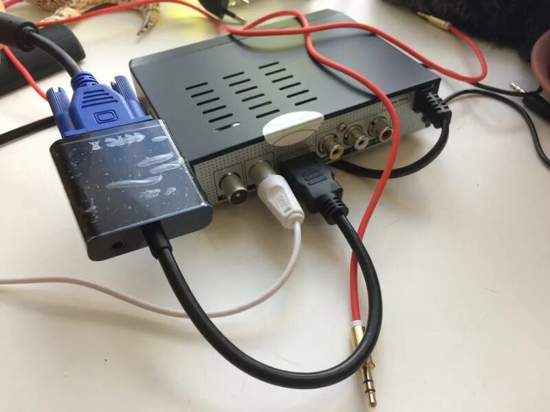 Как подключить приставку к монитору. Адаптер переходник dvb-t2 приставку с hdmi к vga монитору.. монитор topview t1711x. монитор dvb-t2. монитор topview t1711x к тв приставке.