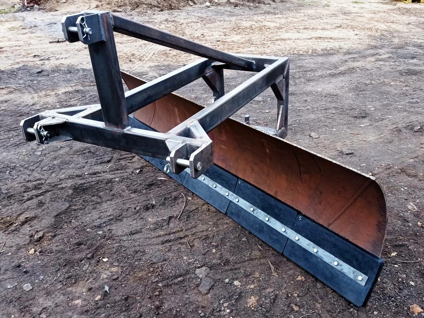 передний отвал на мтз 82. грейдерный планировочный отвал пу-2400. отвал на навеску. отвал для снега т 25. отвал мтз планировочный оп2500.