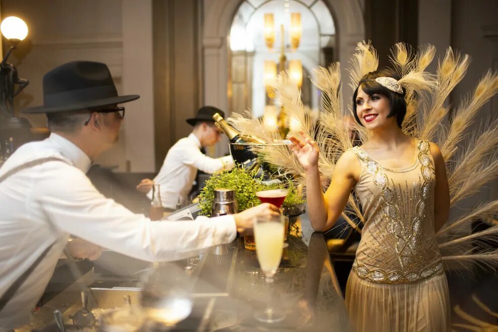 Коко шанель мода 1920. Roaring 20. Стиль шанель 20е. Эпоха джаза в моде. The roaring twenties (the jazz age).