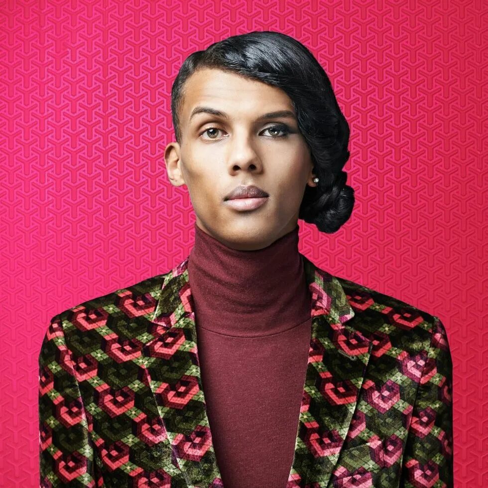 Stromae 2021. Стромае 2022. Стромае певец 2022. Стромае Рандеву. Stromae tous memes перевод