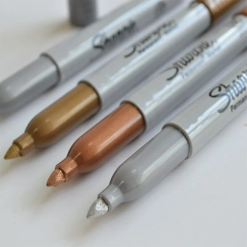 Металлический маркер. Маркеры с металлическим эффектом. Paint маркера серебрянный. Маркеры для рисования. Skiper permanent paint marker.
