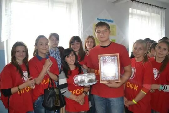 Молодежный центр развития ишим сайт. Учитель и молодежь для презентации. Центр развития образования нижневартовск. Мау цро. Имц тюмень.