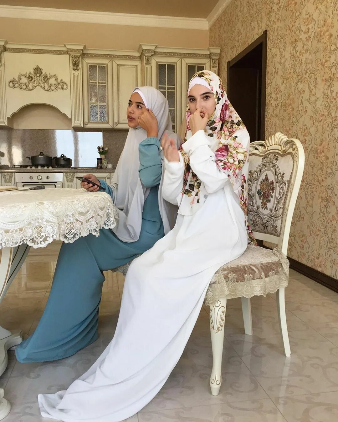 Мусульманские инстаграм. Богатые мусульманки. Богатые красивые мусульманки. Мусульманский платье богато. Современные мусульманки.