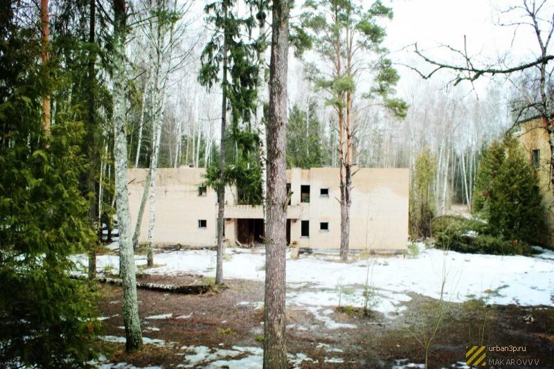 Городские лагеря клин. Лагерь салют Московская область. Пионерский лагерь салют Подмосковье заброшенный. Заброшенный лагерь салют в Подмосковье. Дол салют Клинский район.