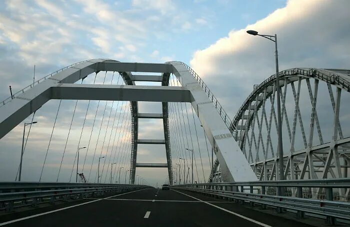 Крымский мост в шторм видео. Крымский мост в шторм видео
