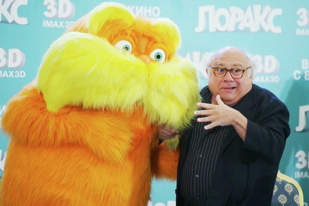 Дэнни де вито в москве. Дэнни де вито джуманджи 2. Лоракс дэнни девито. Лоракс дэнни девито. Дэнни де вито лоракс на русском.