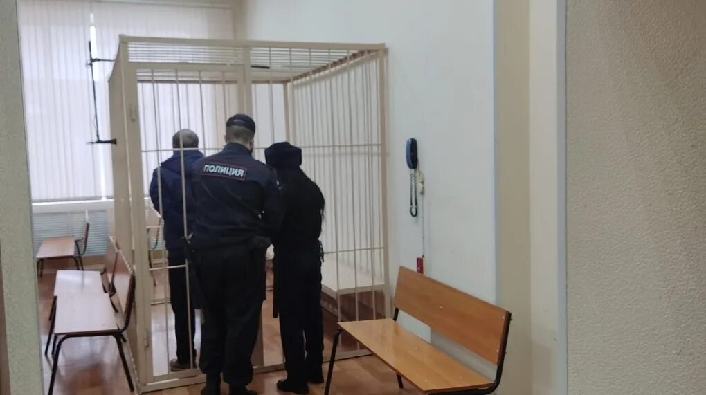 Арест женщины в суде. Дело предприниматель в суде. Муравленковский суд по уголовным. Свидетель в суде.
