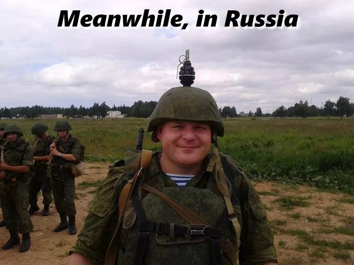 Глупый солдат. Смешной солдат. Смешной русский солдат. Российская армия приколы. Солдат прикол.