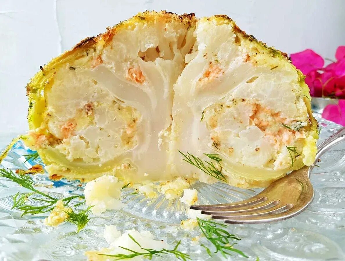 Запеченная капуста кусками в духовке рецепт. Запеченная капуста. капуста запеченная в духовке. цветная капуста запеченная в духовке. запеченный кочан капусты.