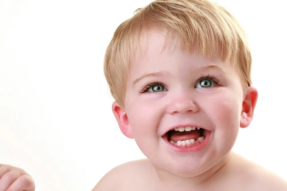 Ребенок год скрежет зубами. Ребёнок в год скрежет зубами. Скрежет зубами у ребенка 1 год. Ребёнок 2 года скрипит зубами.