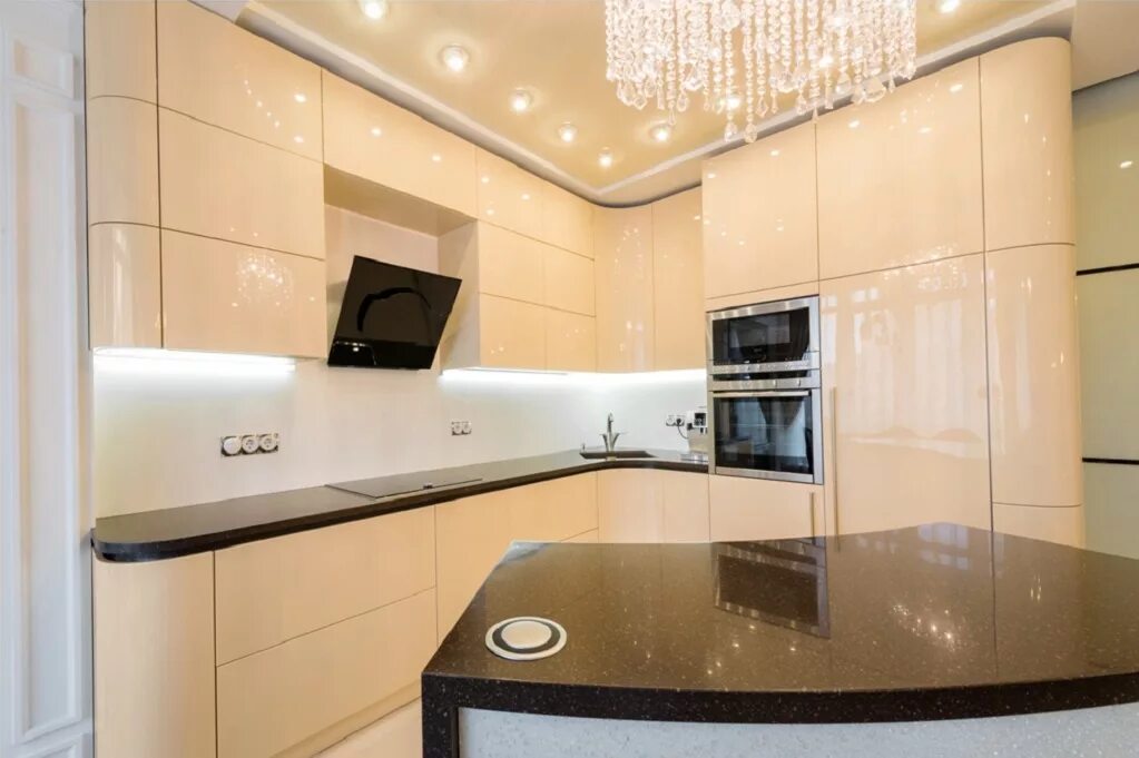 Бежевый глянец. Бело бежевая кухня. Бежевая глянцевая кухня. Кухня бежевый глянец. Бежевые кухни.