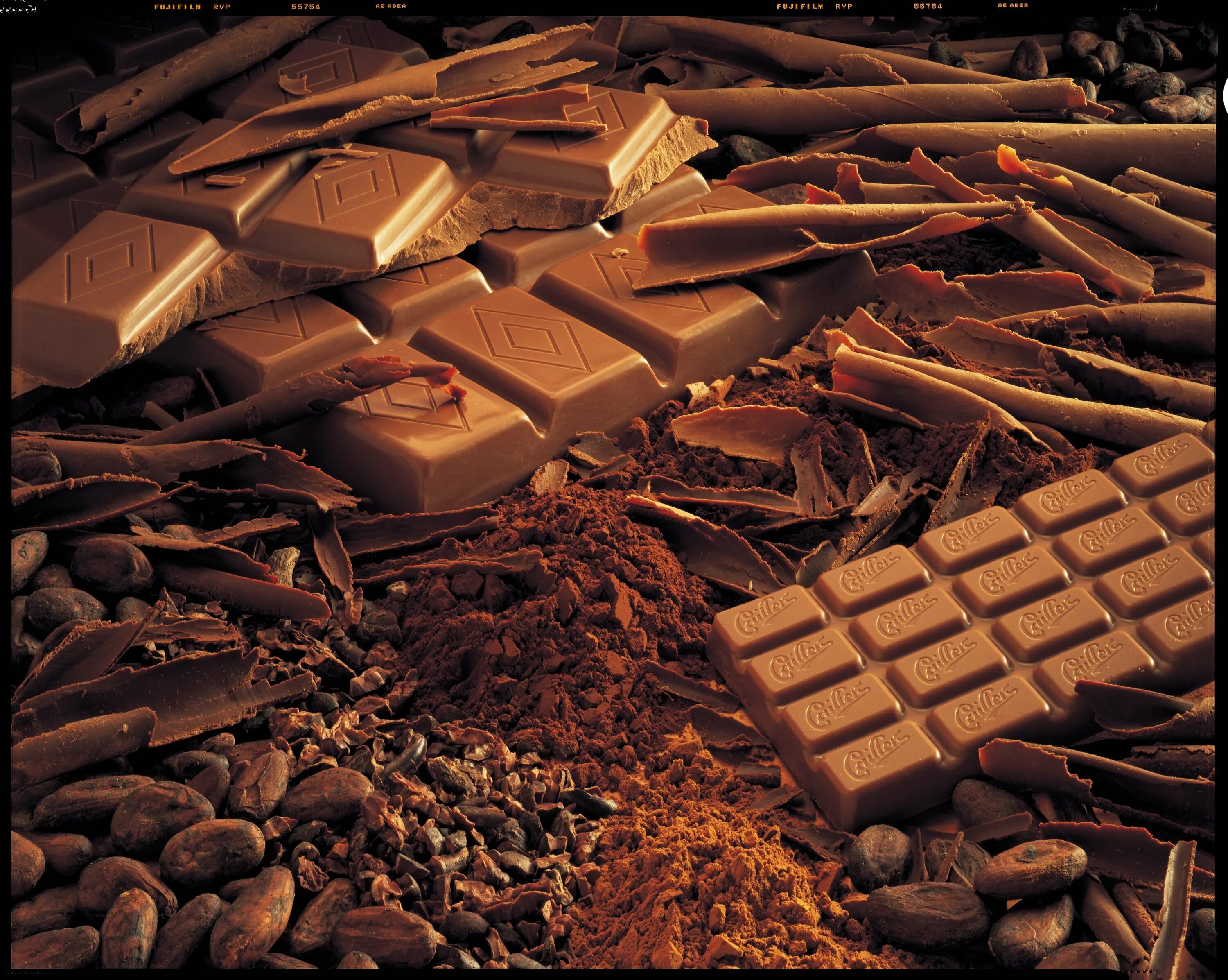 Очень шоколад. Шоколад. Гора шоколада. Много шоколада. Производство шоколада.