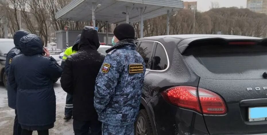 Приставы арест авто. Арестовали. В Перми задержали полицейских. Арест долгова