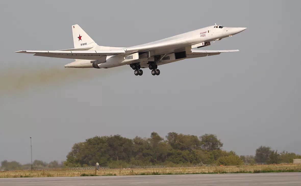 Сколько экипаж ту 160. Ту-160м2. Ту-160 сверхзвуковой самолёт.
