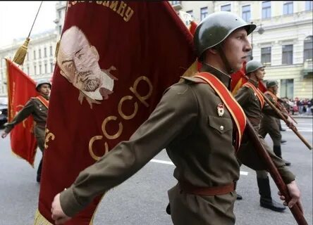 Красный флаг на день победы