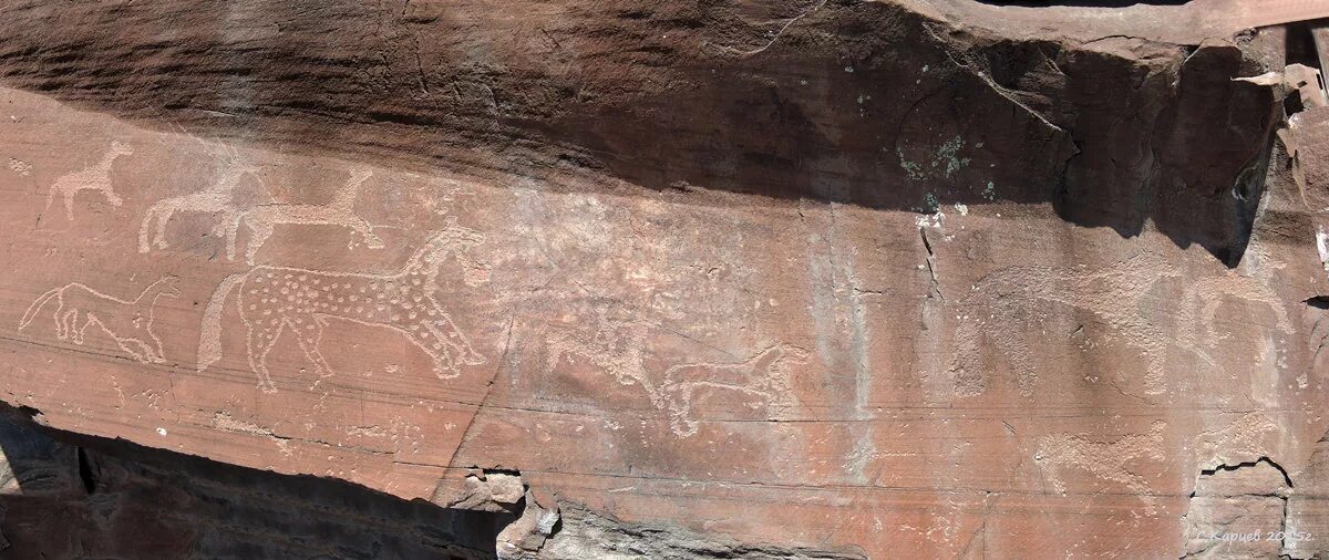 Петроглифы оглахты хакасия. Загадочные петроглифы хакасии. Петроглифы оглахты хакасия. Петроглифы хакасии. Сундуки хакасия петроглифы.