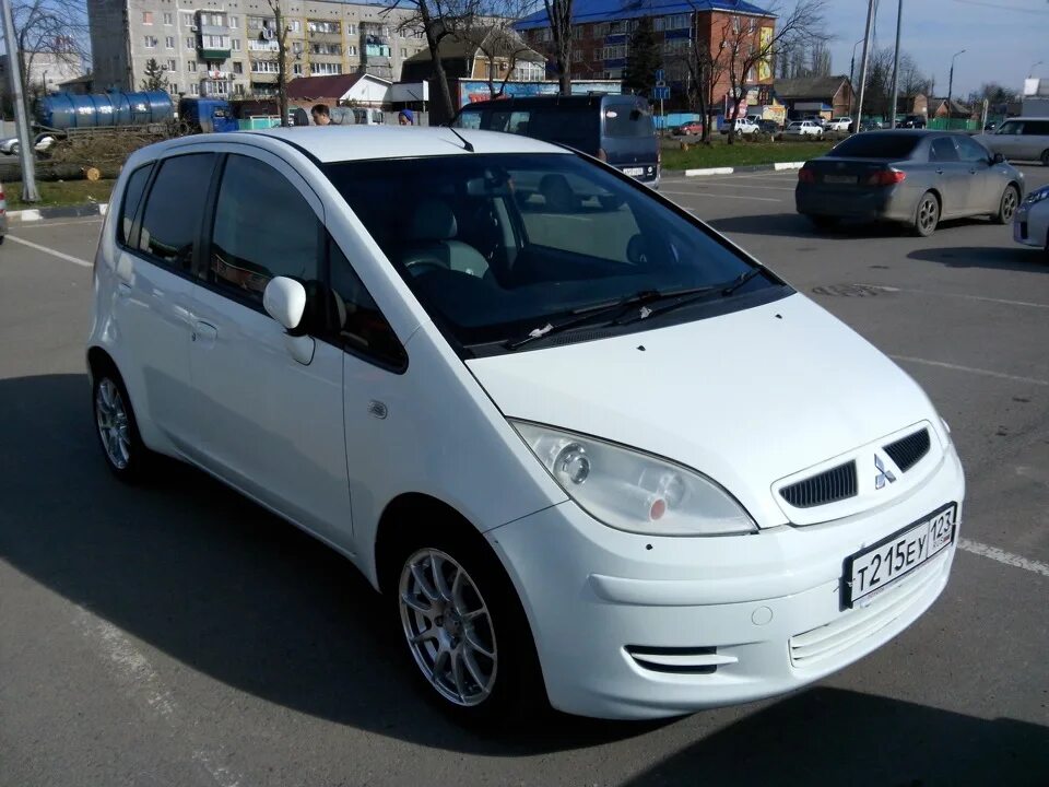 Mitsubishi colt 1.3. Мицубиси Кольт 1.3 2001. Мицубиси Кольт 1.3 2002. Mitsubishi Colt 1.3 2006.