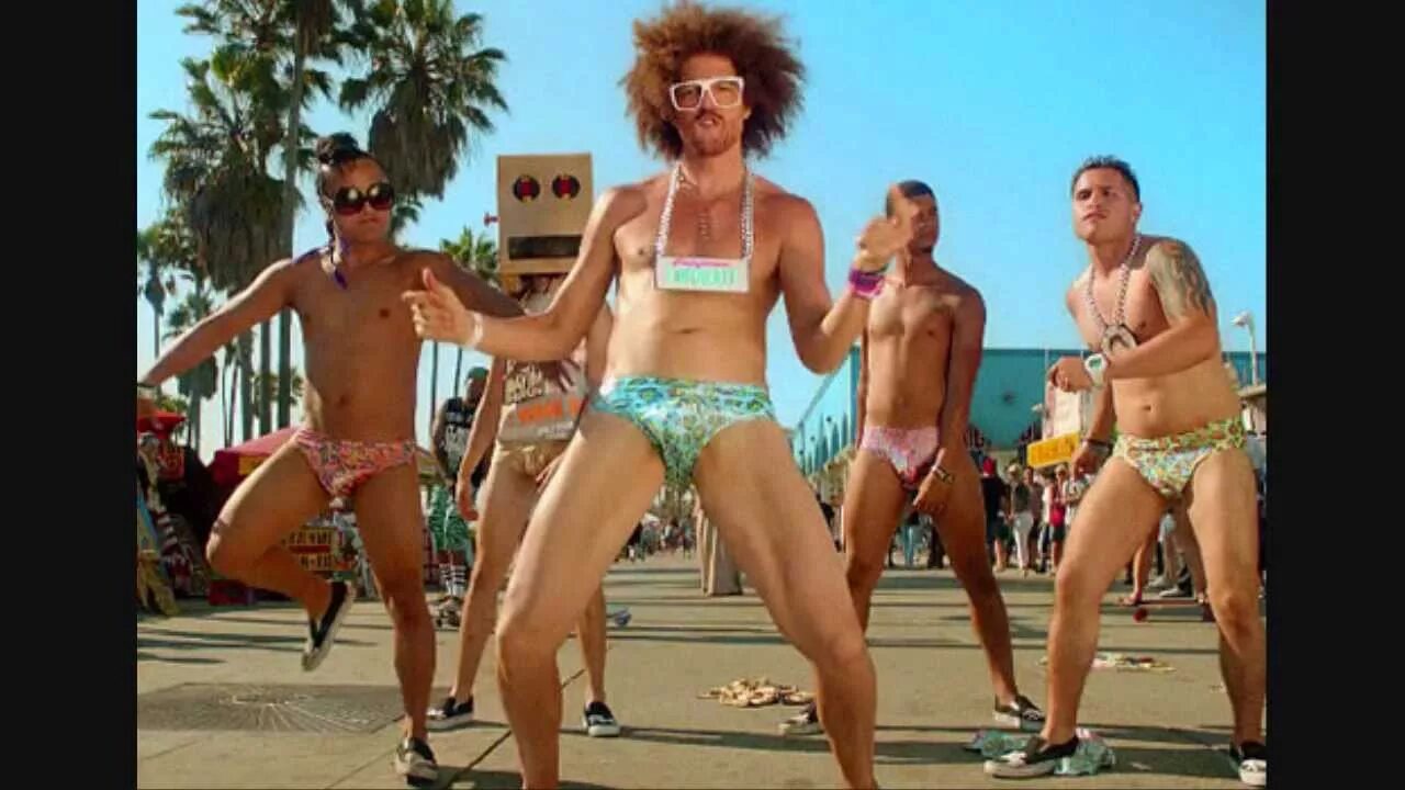 Ай ноу английский. Мальчик танцует под LMFAO. LMFAO купальник.