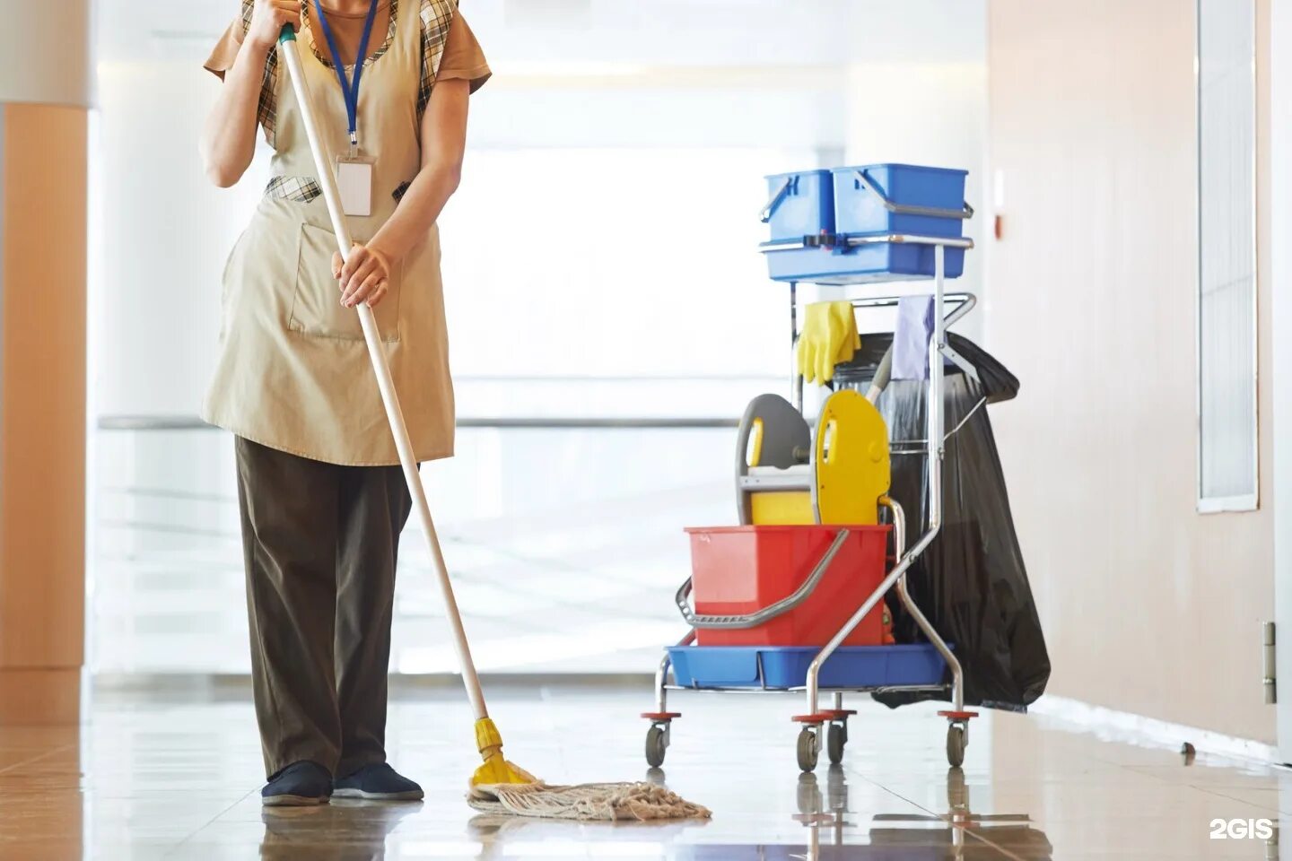 Уборка зала (Housekeeping,Hall Cleaning). Уборщица. Уборщица производственных помещений. Влажная уборка помещений. Клининг на дом клининг мастер