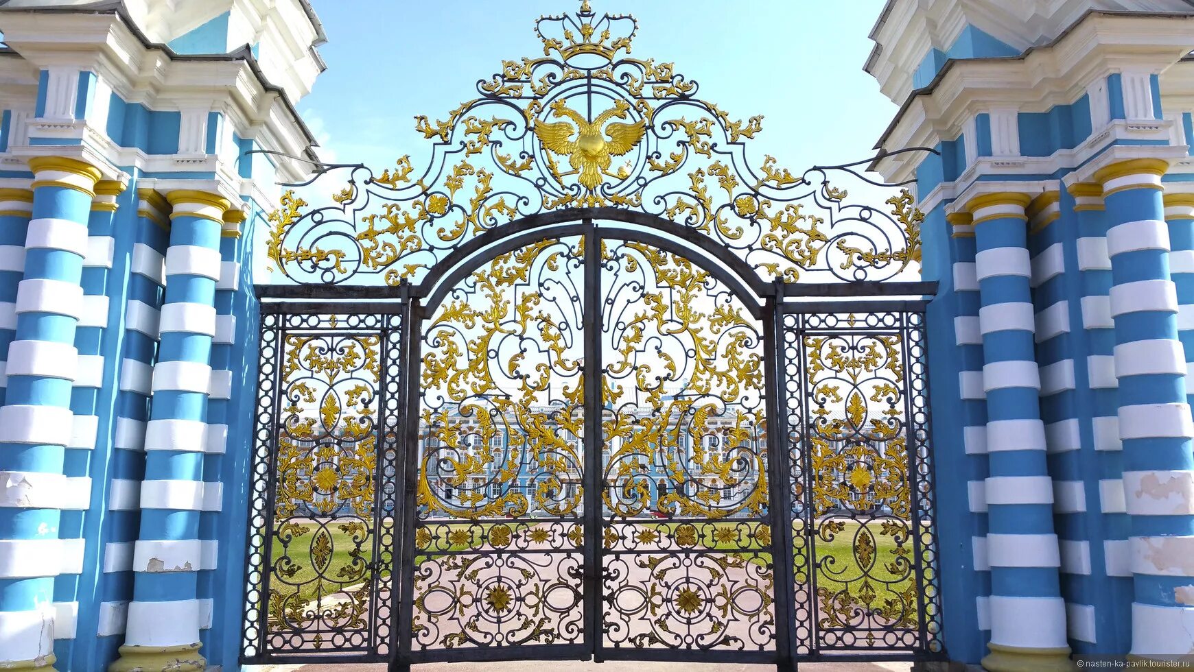 Екатерининский дворец забор. Ворота екатерининского дворца в царском селе. Царское село. Царское село. Екатерининский дворец.