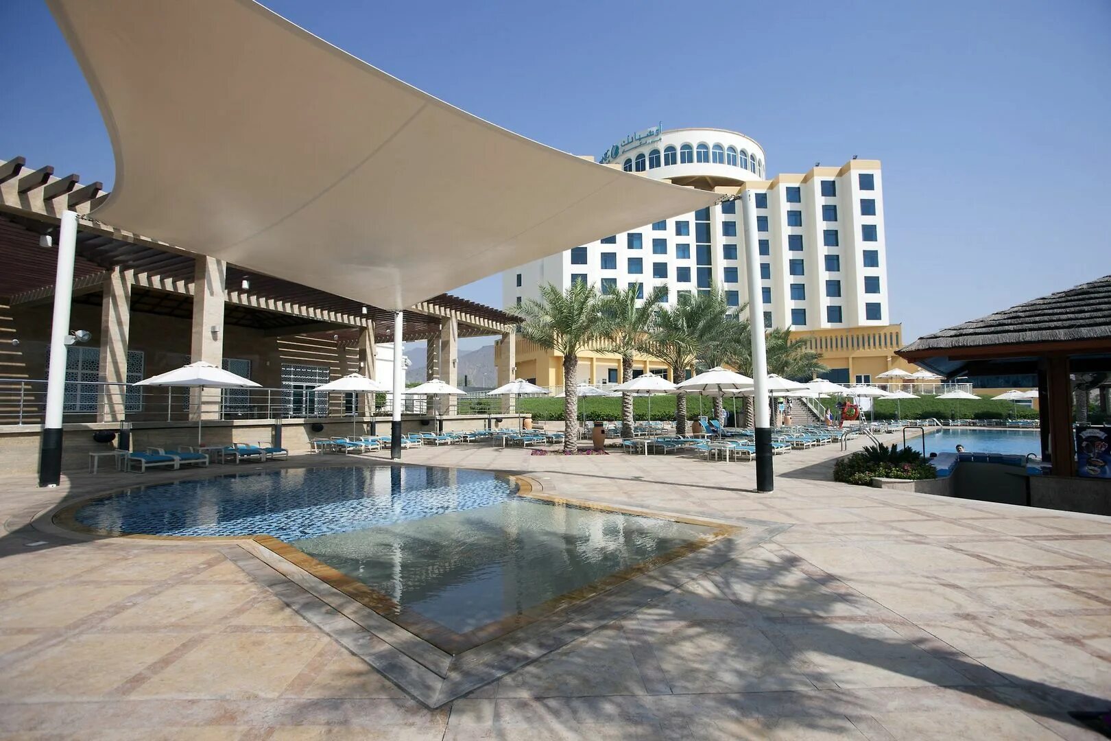 Oceanic khorfakkan resort spa оаэ. Отель океаник оаэ фуджейра. океаник корфаккан резорт. оаэ отель океаник корфаккан. фуджейра океаник корфаккан резорт 4.