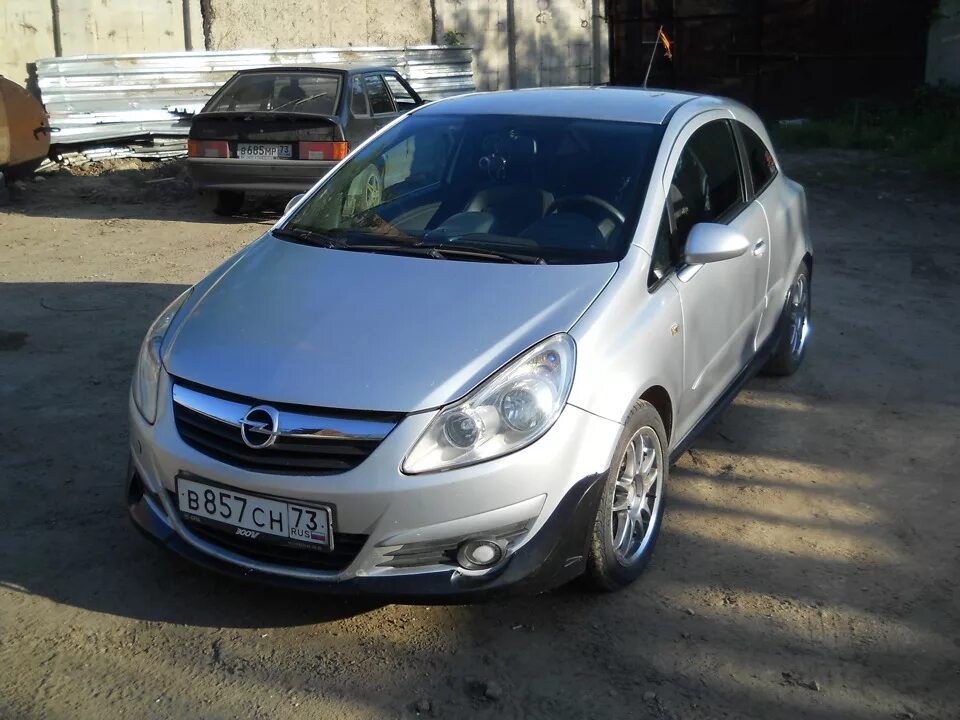 Дром купить опель. Opel Corsa d 1.4. Opel Corsa, 2008 обвесы. Опель Корса серо золотистая. Опель Корса1.4 серебро.