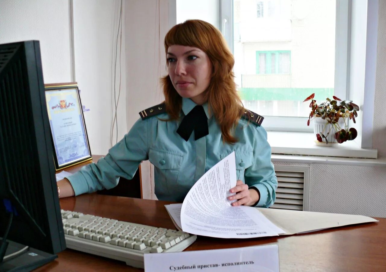 охрана в суде. как могут наказать судебного пристава за нарушение закона. пристав исполнитель. судебные приставы женщины. приставы красносельского района.