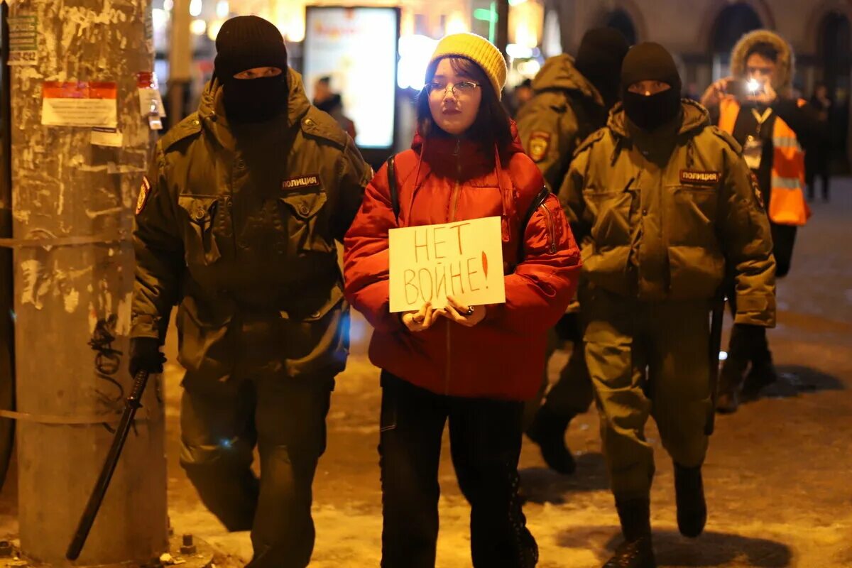 Протестующие в России. Протесты в России. Протесты против войны с Украиной. Спецоперация на Украине протесты. Новости россия объявила войну