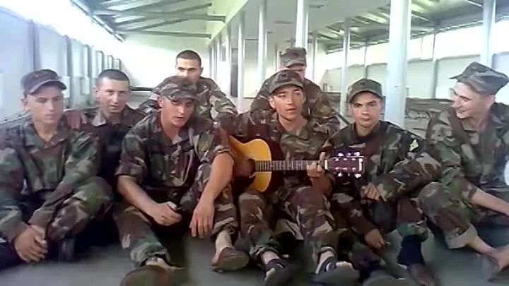 За что мы пьем песня. За что мы пьём армейские. Бой для гитары дворовые и армейские. За что мы пьем песня. Бои под гитару армейские.