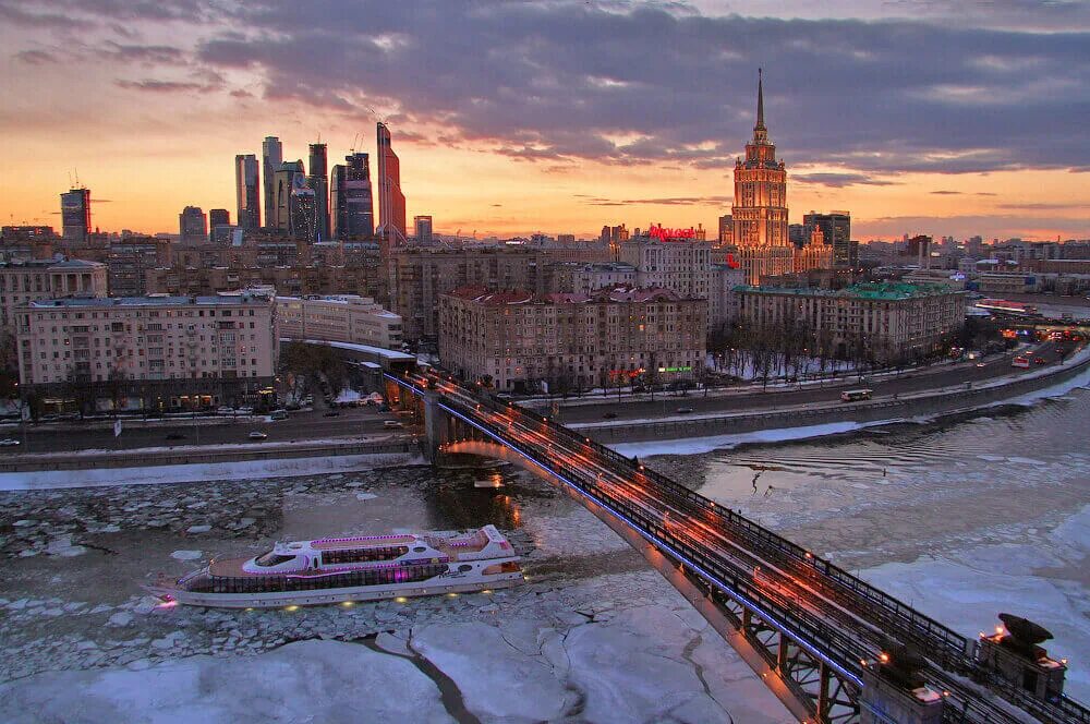 Доброе утро москва. Зима в городе Москва. Рассвет в Москве зимой. Морозное утро в Москве.