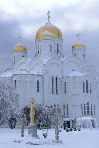 Погода в дивеево на неделю. Серафимо-Дивеевский монастырь зима. Дивеевский монастырь зима. Дивеево зимой 2022. Серафимо-Дивеевский монастырь ВК.