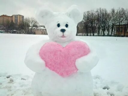 Медведь из снега