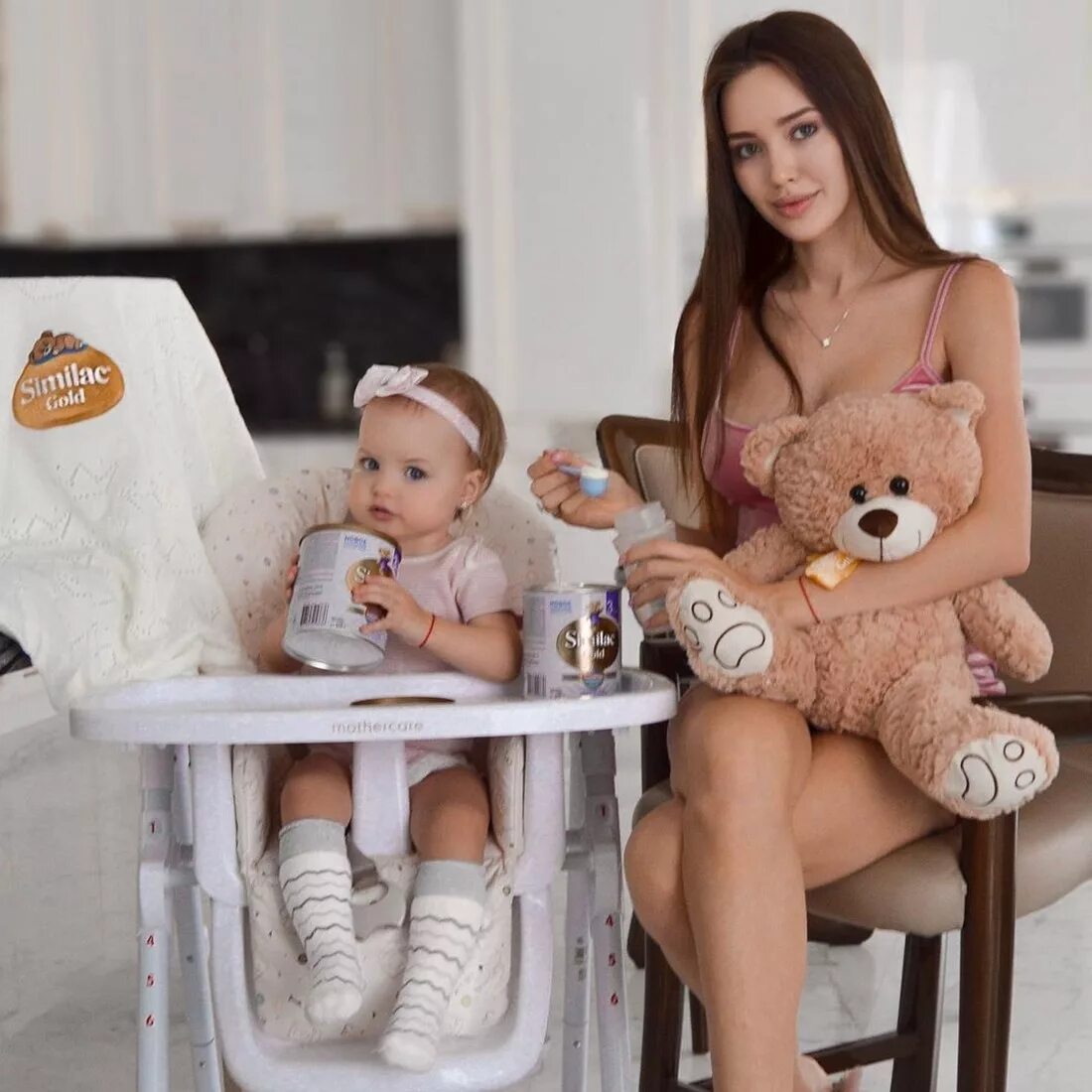 Снова стали родителями. Взрослые и дети дурачатся. Фотосессия с новорожденной дочкой. Лорен китт. Снова стали родителями.