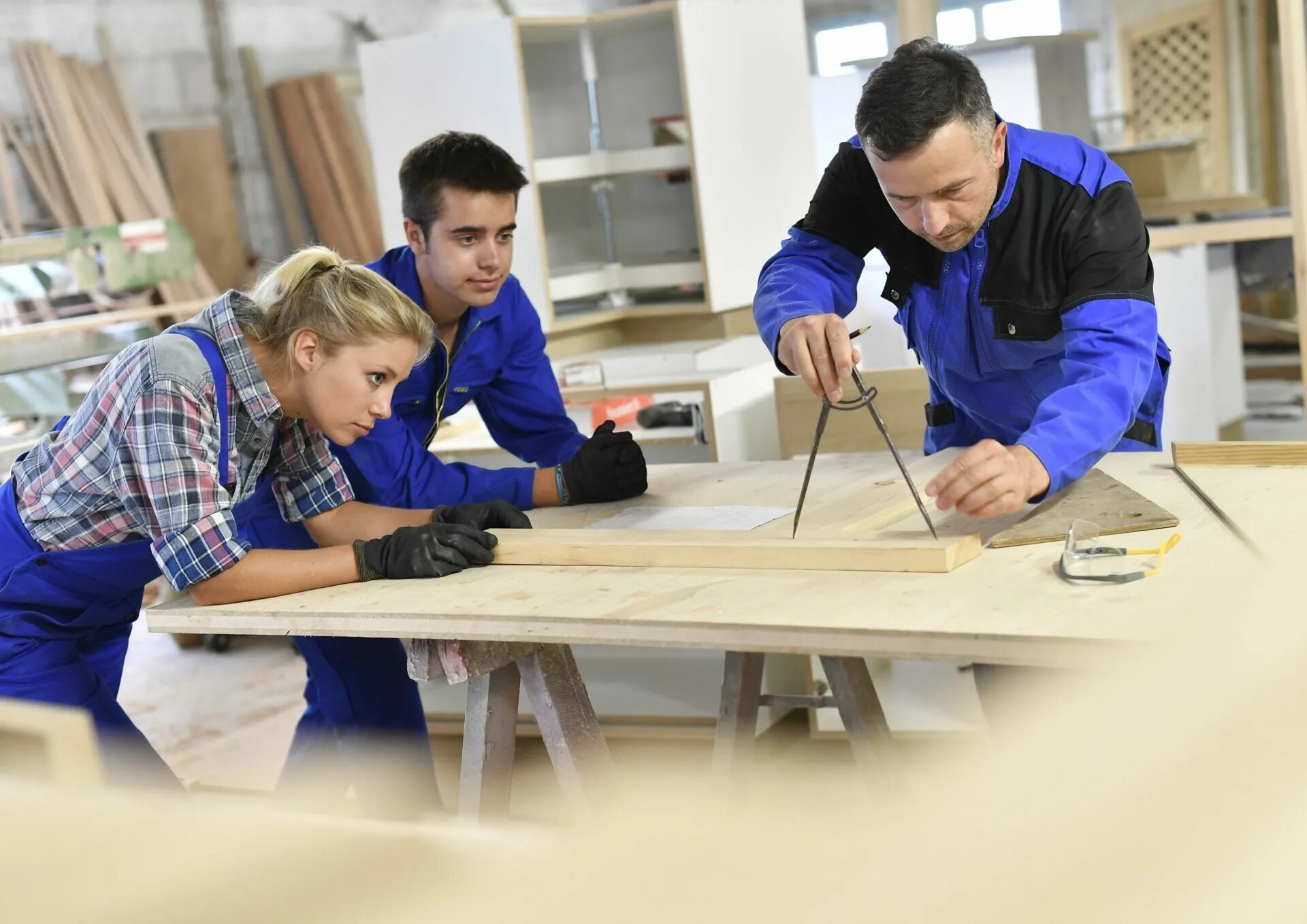 Колледж деревообработки. Мастер столярно-плотничных и паркетных работ. Students Woodworking. Woodworking for students. Woodwork student.