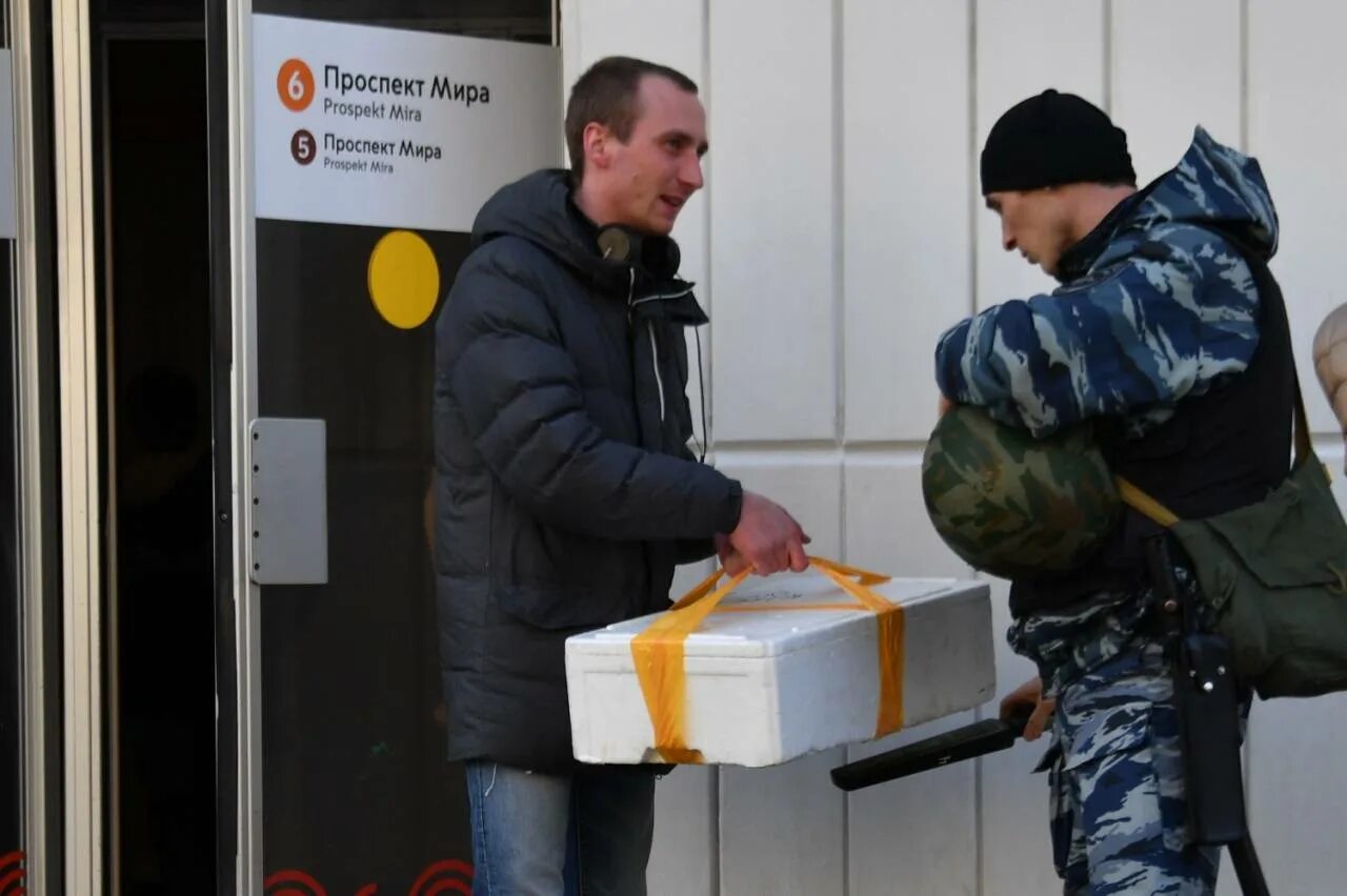 Военная полиция в метро.