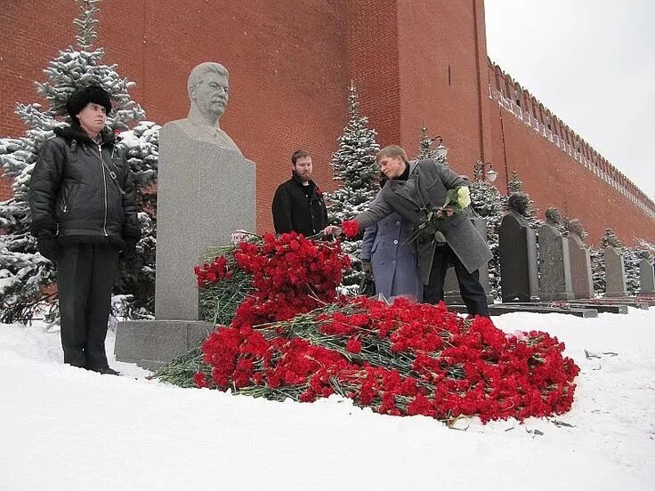 Вдоль Кремлевской стены от Никольской до Спасской башни, чтобы вспомнить - расск