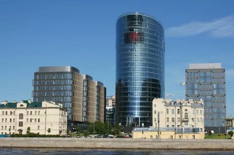 Банк расположен в деловом районе столицы